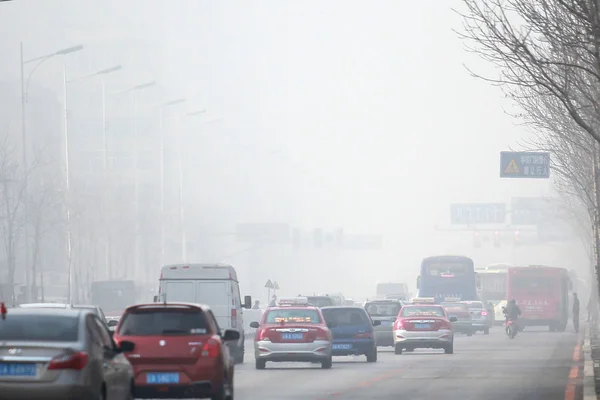 Fahrzeuge Fahren Bei Starkem Smog Auf Einer Straße Shenyang Provinz — Stockfoto