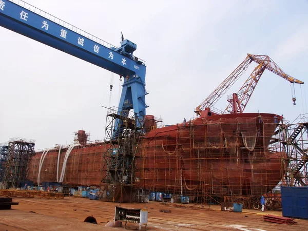 Ett Fartyg Byggs Ett Varv Kina Changjiang National Shipping Group — Stockfoto