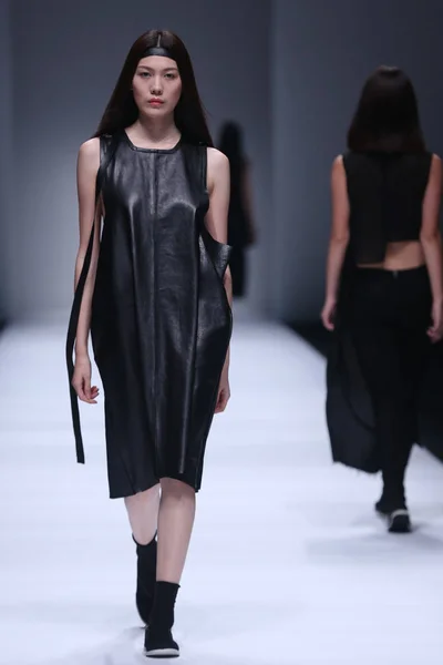 Modell Visas Ett Nytt Skapande Vds Shanghai Modevisning Shanghai Fashion — Stockfoto