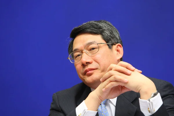 Liu Tienan Vicepreședinte Comisiei Naționale Pentru Dezvoltare Reformă Ascultă Întrebare — Fotografie, imagine de stoc