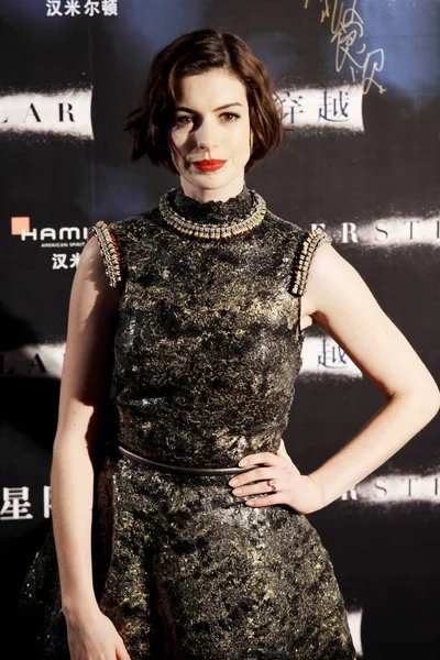 Actriz Estadounidense Anne Hathaway Posa Alfombra Roja Para Estreno China — Foto de Stock