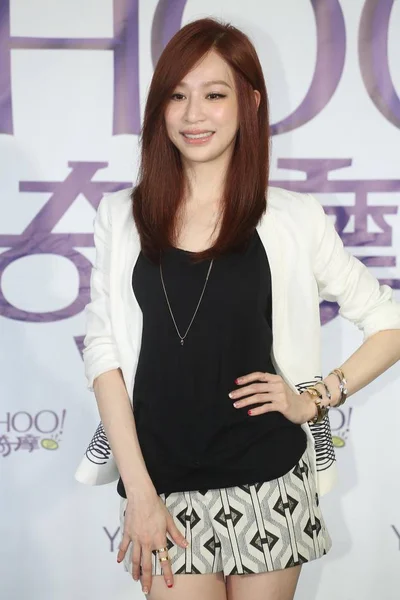 台湾の歌手 女優シンディワン台北 Yahoo 台湾のモバイル検索テーマ 2014 日の打ち上げイベント中にポーズします — ストック写真