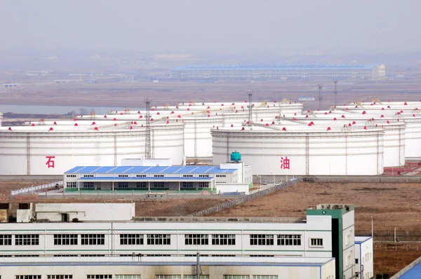 Los Tanques Petróleo Representan Una Base Reservas Petróleo Crudo Huangdao — Foto de Stock