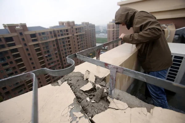 Los Dos Edificios Apartamentos Gran Altura Chocan Entre Techo Comunidad — Foto de Stock