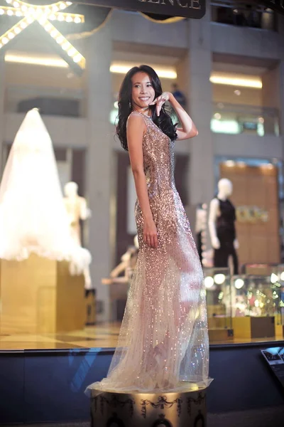 Cantante Attrice Hong Kong Karen Mok Posa Durante Una Mostra — Foto Stock