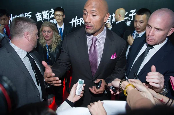 Actor Estadounidense Dwayne Johnson Centro Entrevistado Durante Estreno Para Nueva — Foto de Stock