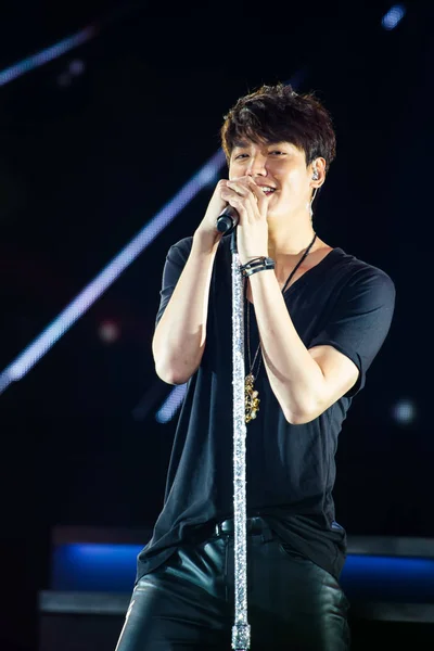 Νότιας Κορέας Τραγουδιστής Και Ηθοποιός Lee Min Εκτελεί Του Ανεμιστήρα — Φωτογραφία Αρχείου