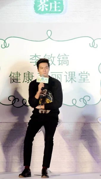 上海市に Tenwow ティーのプロモーション イベント中にポーズ韓国俳優イ ミンホ 2014 — ストック写真