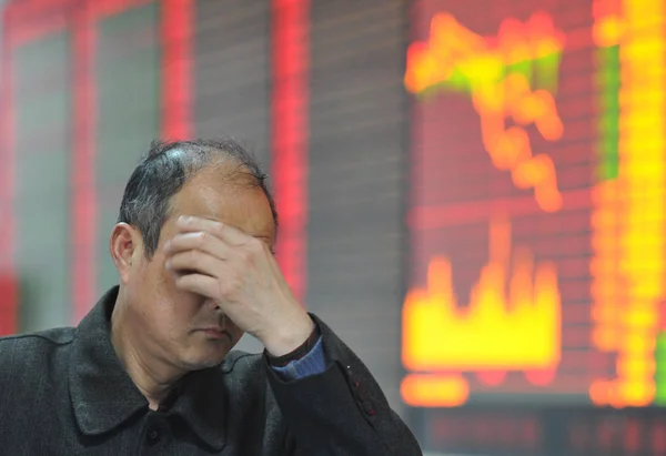 Depressed Chinese Investor Seen Checked Prices Shares Red Price Rising — Stock Photo, Image