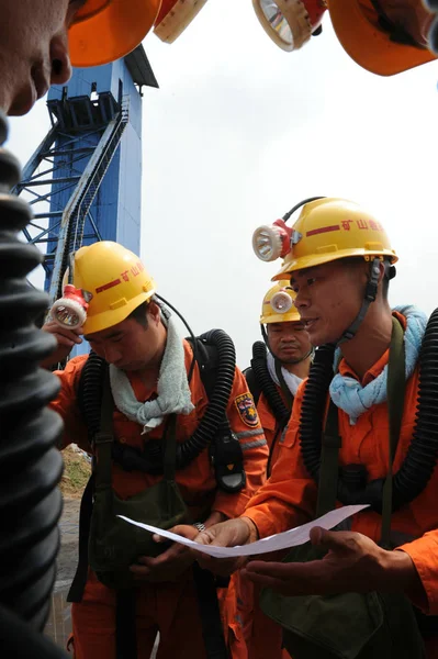 Китайські Рятівники Роблять Рятувальний План Вугільній Шахті Дунфан Після Вибуху — стокове фото
