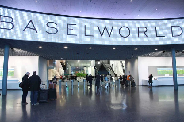 Folk Besøker Baselworld Watch Jewellery Show 2014 Basel Sveits Mars – stockfoto
