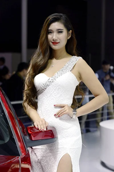 Model Poses Car Display 12Th China Guangzhou International Automobile Exhibition — Stock Photo, Image