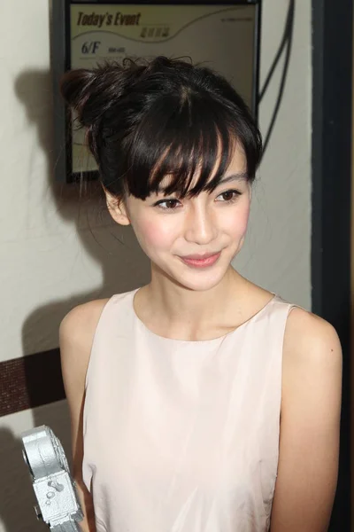 Hong Kong Model Und Schauspielerin Angelababy Zeigt Ihre Trophäe Als — Stockfoto