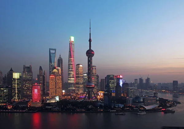 Vista Nocturna Del Río Huangpu Distrito Financiero Lujiazui Con Oriental —  Fotos de Stock