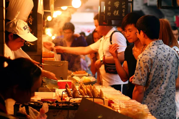 Los Ciudadanos Locales Compran Barbacoas Aire Libre También Conocidas China — Foto de Stock