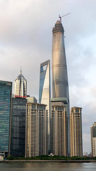 Tekintettel Shanghai Torony Építés Alatt Jobbra Shanghai World Financial Center — Stock Fotó
