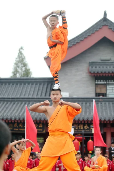 Chinese Shaolin Studenten Voeren Martial Arts Tijdens Openingsceremonie Van 10E — Stockfoto