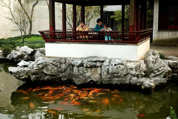 Turisták Látogatás Kert Művelése Vagy Yipu Garden Klasszikus Kertek Suzhou — Stock Fotó