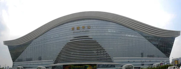 中国四川省西南部成都市新世纪全球中心一览 2013年7月6日 — 图库照片