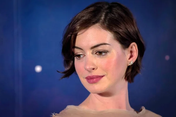 Amerikanska Skådespelerskan Anne Hathaway Sköter Presskonferens För Kina Premiären Sin — Stockfoto