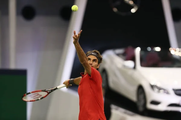 Roger Federer Suíça Serve Contra Roberto Bautista Agut Espanha Terceira — Fotografia de Stock