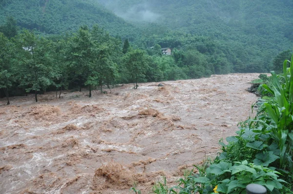 Floodwater Churns River Zhongli Town Yaan City Southwest Chinas Sichuan — Stock Photo, Image