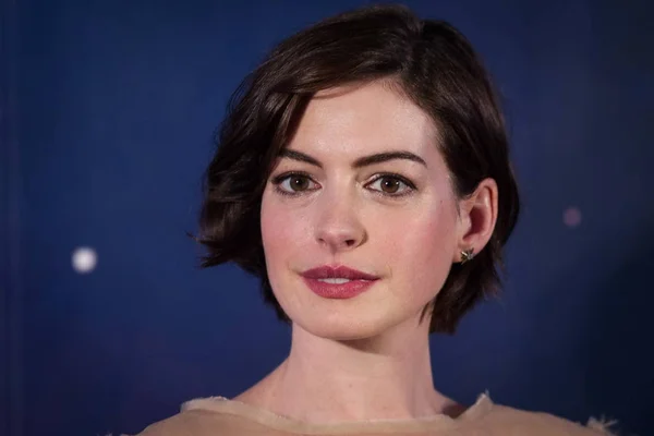 Amerikanska Skådespelerskan Anne Hathaway Sköter Presskonferens För Kina Premiären Sin — Stockfoto