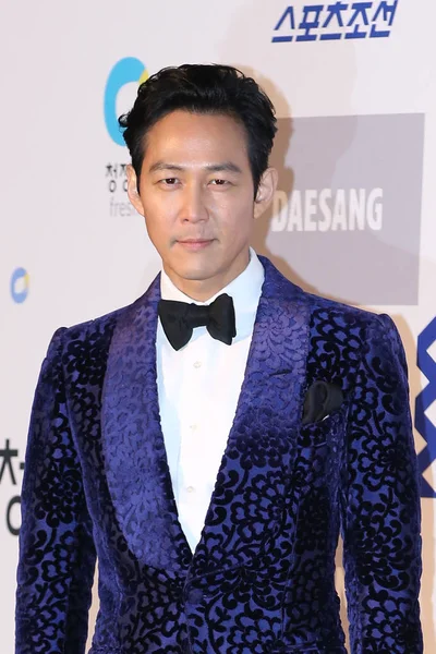 Actor Surcoreano Lee Jung Jae Posa Alfombra Roja Cuando Llega — Foto de Stock