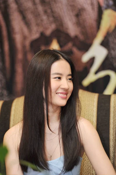 彼女の新しい映画 中国南西部の四川省の成都市に のプレミア イベント間中国の女優 Yifeii 2014 — ストック写真