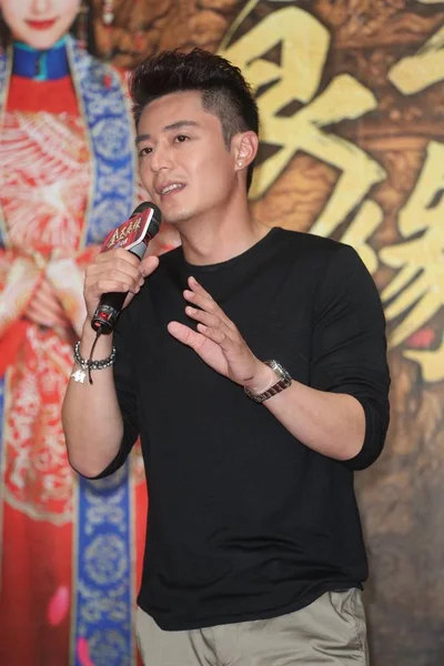 Taiwanese Actor Wallace Huo Speaks Press Conference His Drama Perfect — Stock Photo, Image