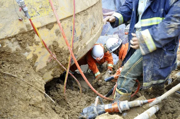 Soccorritori Cinesi Stanno Scavando Del Terreno Cercare Sopravvissuti Dopo Che — Foto Stock