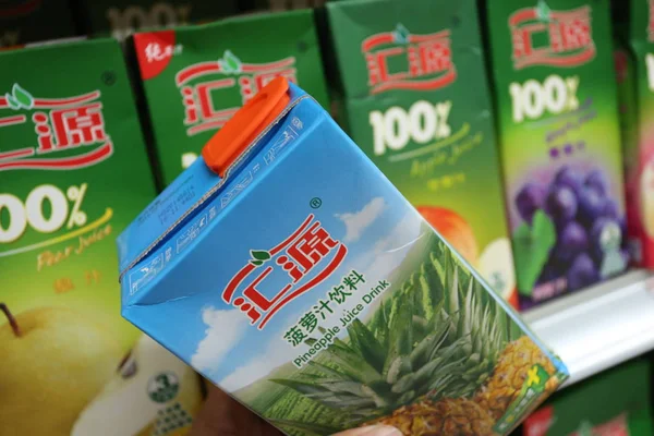 Customer Buys Carton Huiyuan Pineapple Juice Supermarket Xuchang City Central — Stock Photo, Image
