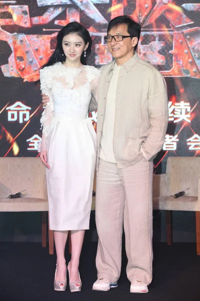 Гонконгская Звезда Боевиков Джеки Чан Справа Позирует Китайской Актрисой Цзин — стоковое фото
