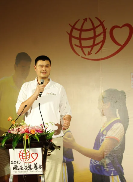 Výslužbě Čínské Basketbalové Superstar Yao Ming Mluví Během Tiskové Konference — Stock fotografie