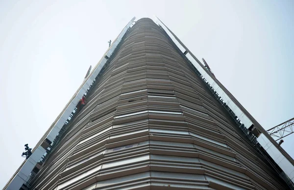 Osztrák Mászó Michael Kemeter Balra Mászik 268 Méter Magas Felhőkarcoló — Stock Fotó