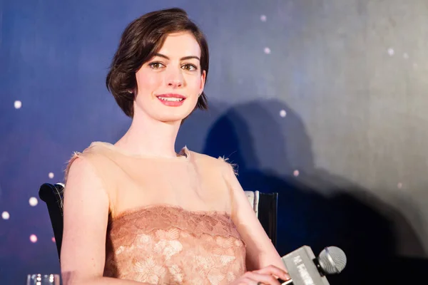 Amerikanska Skådespelerskan Anne Hathaway Sköter Presskonferens För Kina Premiären Sin — Stockfoto