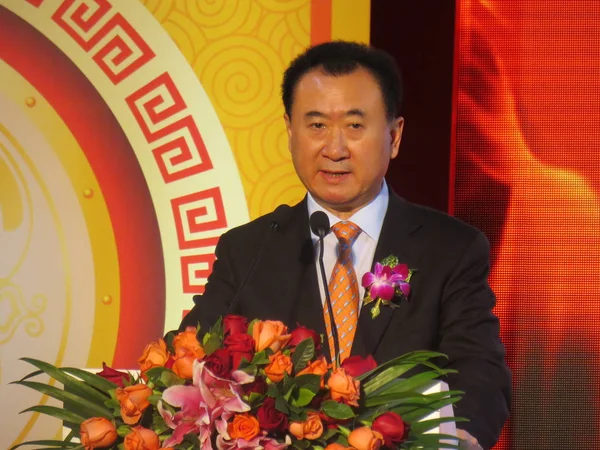 大连万达集团董事长王建林在2012年12月1日于中国北京举行的北京万达文化产业集团新闻发布会上发表讲话 — 图库照片
