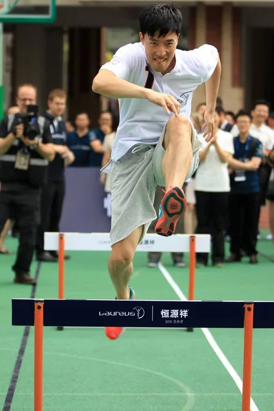 Chinese Ster Hordeloper Liu Xiang Toont Zijn Hindernis Vaardigheden Aan — Stockfoto