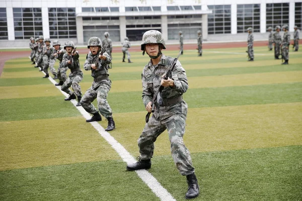 File Soldiers Mengambil Bagian Dalam Sesi Pelatihan Akademi Teknik Pasukan — Stok Foto