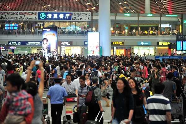 Passagerare Vars Flygning Försenades Grund Svår Åska Överbefolka Terminalen Beijing — Stockfoto