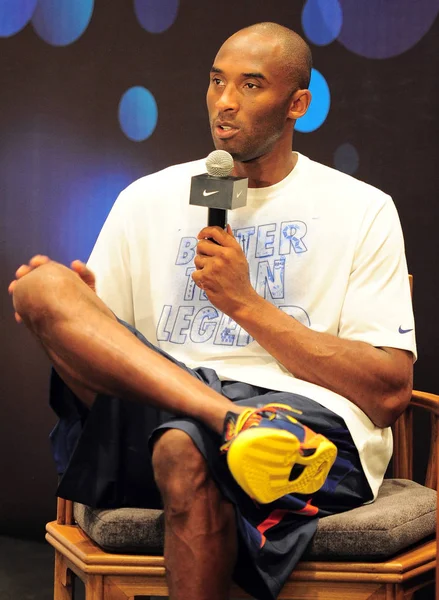 Kobe Bryant Star Nba Prend Parole Lors Une Conférence Presse — Photo