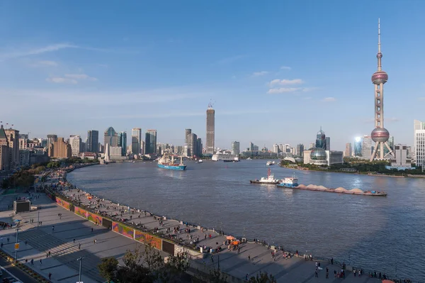 Pohled Promenádu Čtvrti Bund Huangpu Finančním Okrese Lujiazui Orientální Perlou — Stock fotografie