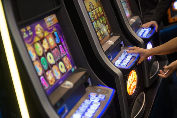 Visitors Try Out Slot Machines 7Th Global Gaming Expo Asia — Stock Photo, Image