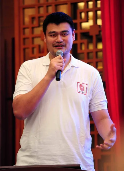 Výslužbě Čínská Košíková Hvězda Yao Ming Mluví Během Tiskové Konference — Stock fotografie