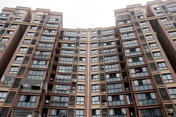 Två Höghus Lägenhet Kolliderar Med Varandra Taket Gemenskapens Xinyuan West — Stockfoto