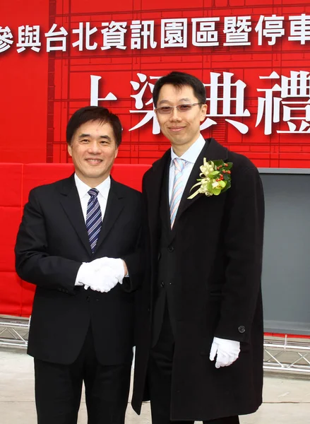 台湾の大物テリー ゴウの長男 セレニティ エンターテインメント インターナショナルの創設者兼会長であるゴウ ショウチェン氏は 2013年1月18日 ティアワン州台北で行われた打ち上げ式に出席した — ストック写真
