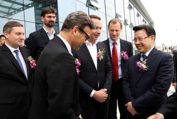 Liang Wengen Rechts Vorsitzender Der Sany Schwerindustrie Trifft Ausländische Gäste — Stockfoto