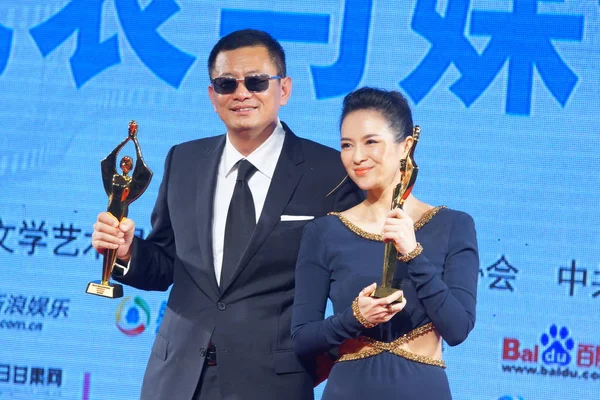 Гонконгский Режиссер Вонг Кар Вай Слева Китайская Актриса Чжан Цзыи — стоковое фото