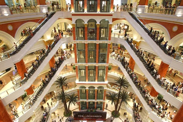 Klanten Bezoeken Global Harbor Shopping Center Shanghai China Juli 2013 — Stockfoto