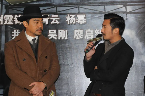 香港演员谢志伟 于2012年1月4日在中国上海为新片 消失的子弹 举行的新闻发布会上发表讲话 — 图库照片